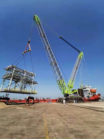 中集來福士海洋工程吊裝現(xiàn)場(chǎng)